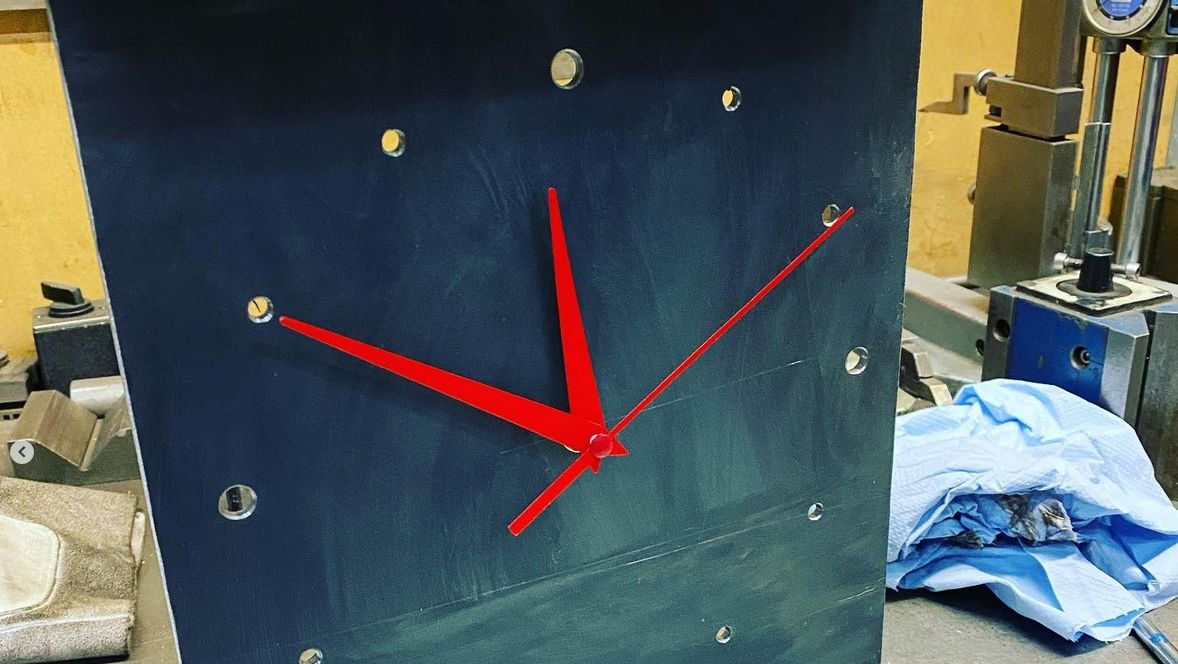 Uhr aus Metall_Richter Metallbau