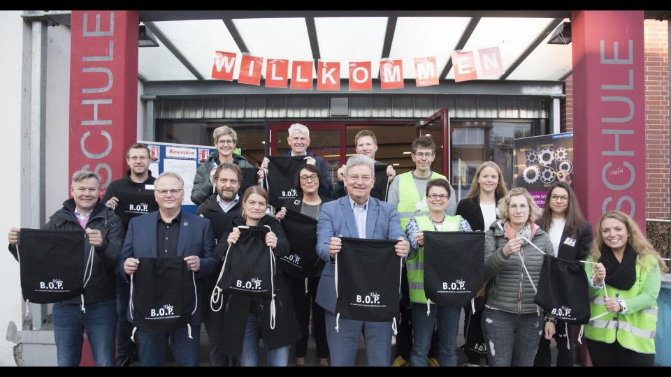 Alle Beteiligten freuen sich über eine gelungene Veranstaltung. Foto: MaßArbeit / Uwe Lewandowski