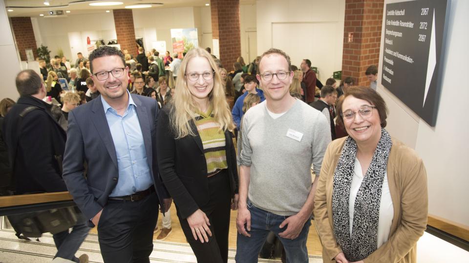 MaßArbeit-Vorstand Lars Hellmers, Landrätin Anna Kebschull, Alex Markgraf von der Zentralen Studienberatung der Universität Osnabrück und der Hochschule Osnabrück sowie MaßArbeit-Bereichsleiterin Susanne Steininger freuten sich über die große Resonanz auf die Veranstaltung „Informieren – Dual Studieren“.