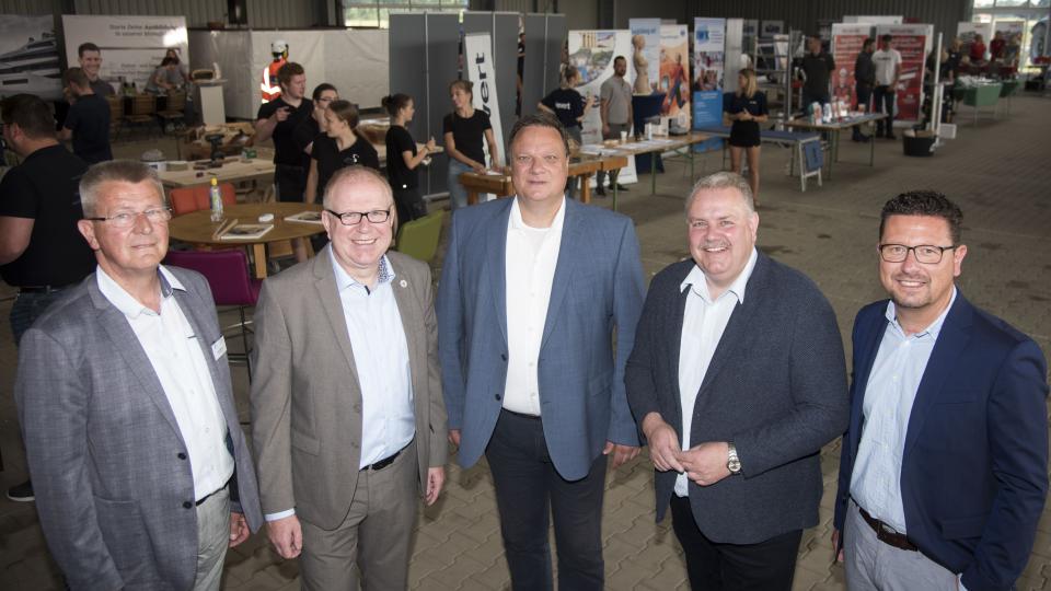 Freuten sich über die Premiere (v.li.): Uwe Bühning (Geschäftsführer Was-serverband Wittlage), Erik Ballmeyer (Bürgermeister Ostercappeln), Timo Natemeyer (Bürgermeister Bad Essen), Markus Kleinkauertz (Bürgermeister Bohmte) und Lars Hellmers (Vorstand MaßArbeit) Foto Uwe Lewandowski