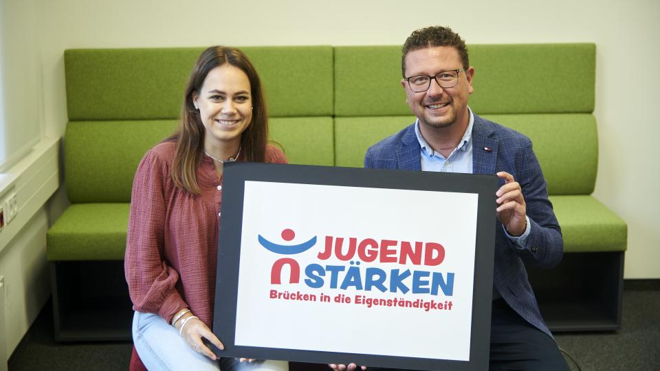 Projektmanagerin Janika Günter und MaßArbeit-Vorstand Lars Hellmers freuen sich darauf, junge Menschen auf ihrem Weg in die Selbstständigkeit zu begleiten.  Foto: Uwe Lewandowski / MaßArbeit