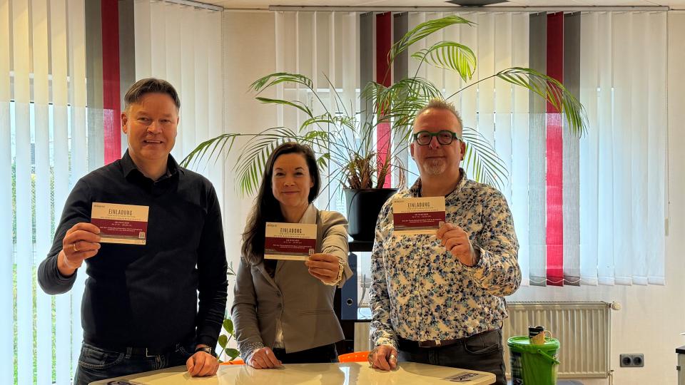 Freuen sich auf viele Impulse und interessante Gespräche beim Netzwerktreffen (v.li.): Klaus Sandhaus (Wirtschaftsförderung der Stadt Bramsche) Katja Bielefeld (Servicestelle Schule-Wirtschaft der MaßArbeit), Thomas Feik (Geschäftsführer Maschinenbau Feik) Foto: MaßArbeit