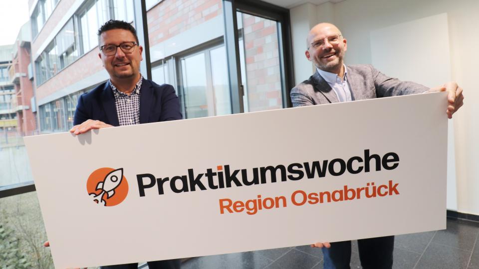 MaßArbeit-Vorstand Lars Hellmers (li.) und WIGOS-Geschäftsführer Peter Vahrenkamp ziehen bei der „Praktikumswoche“ an einem Strang. Foto: Eckhard Wiebrock 