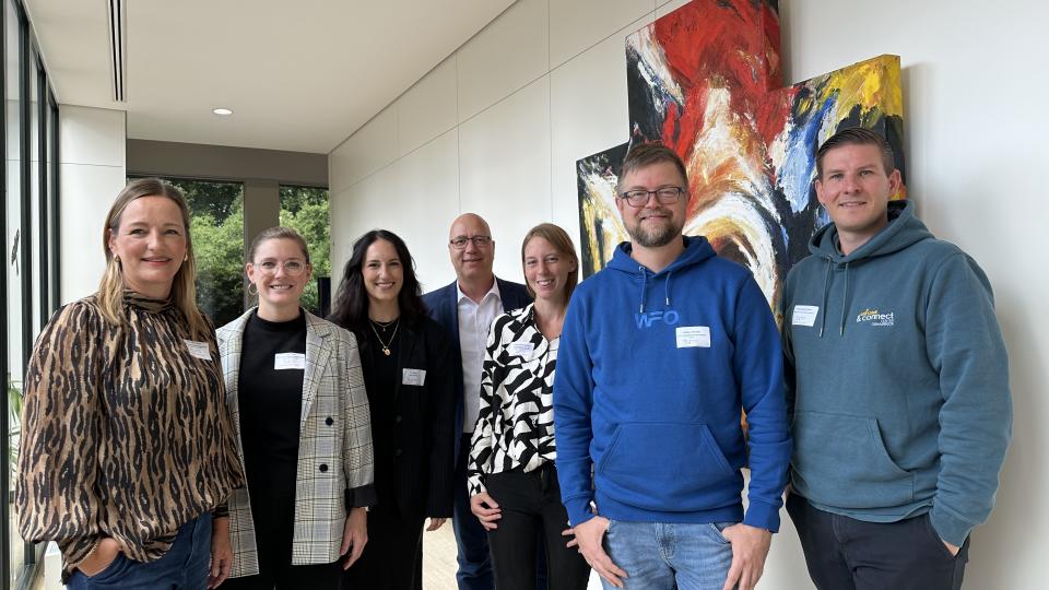 Zogen eine positive Bilanz nach dem ersten Fachkräftetag im Kreishaus (v. li.): Sandra Schürmann (WIGOS), Katja Kißler (WIGOS), Pia Barth (T-Hub), Jens Müller (Bundesagentur für Arbeit), Annika Hörnschemeyer (Handwerkskammer), Andreas Meiners (WFO) und Yannick Bartholomäus (welcome & connect CENTER Osnabrück) Foto: Sandra Joachim-Meyer      