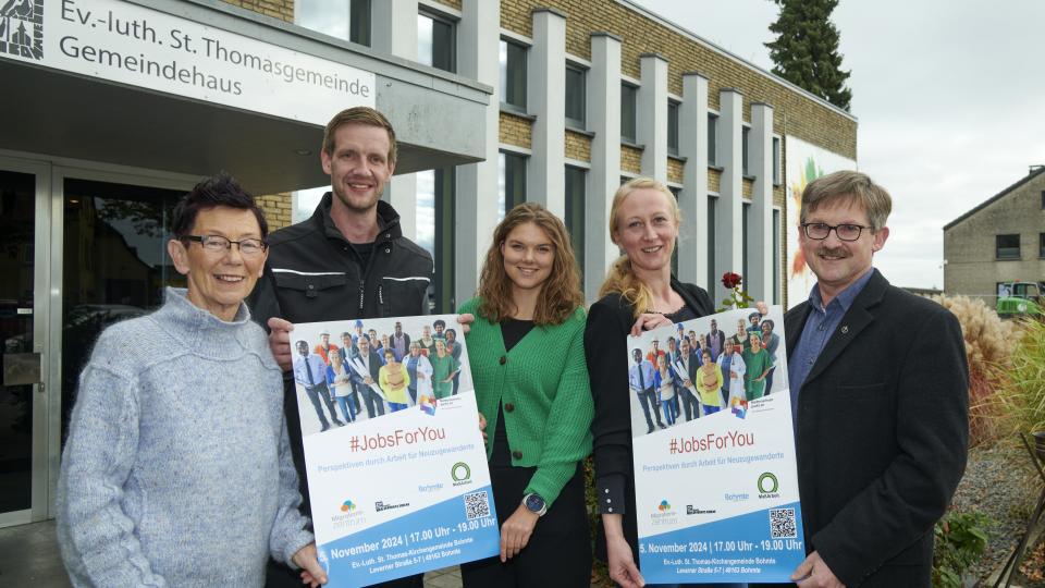 Freuen sich auf die gemeinsam organisierte Messe in Bohmte: Karin Helm (Gemein-de Bohmte), Florian Roeder (Elektro Heermeyer), Esther Zülsdorf (Migrationszentrum MaßArbeit), Manuela Lehmann (ArbeitgeberService MaßArbeit) und Hartmut Weinbrenner (Pastor, Ev.-lutherische Kirchengemeinde St. Thomas).