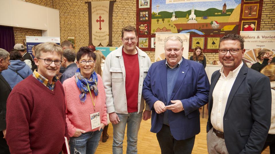 Zeigten sich zufrieden mit dem Verlauf der Jobmesse (v. li.): Hartmut Weinbrenner, Pastor ev.-luth. Kirchengemeinde, Karin Helm, Gemeinde Bohmte, Mathias Westermeyer, Ortsbürgermeister Bohmte, Markus Kleinkauertz, Gemeindebürgermeister Bohmte, und MaßArbeit-Vorstand Lars Hellmers.