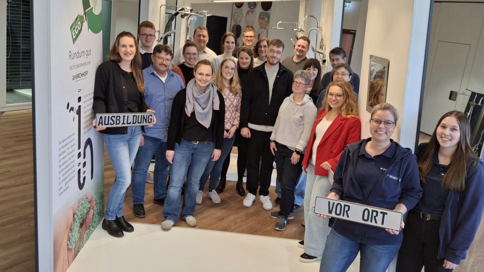Kerstin Hüls von der Servicestelle Schule-Wirtschaft der MaßArbeit (li.) und Mailyn Düsterhues, Personalleiterin bei der Franz Joseph Schütte GmbH (2. v. re.), freuten sich über das große Interesse an der Veranstaltung. 