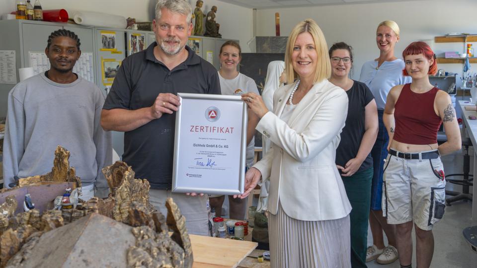 Auszeichnung für sehr gute Ausbildungsarbeit an Firma Eichholz