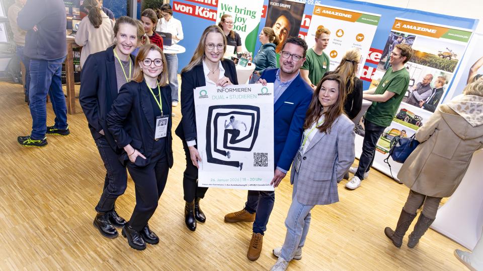 Freuten sich über das große Interesse an der Veranstaltung: (v.li.) Kerstin Hüls, Servicestelle Schule-Wirtschaft MaßArbeit, Annika Witte, Servicestelle Schule-Wirtschaft MaßArbeit, Landrätin Anna Kebschull, MaßArbeit-Vorstand Lars Hellmers und Katja Bielefeld, Servicestelle Schule-Wirtschaft MaßArbeit.