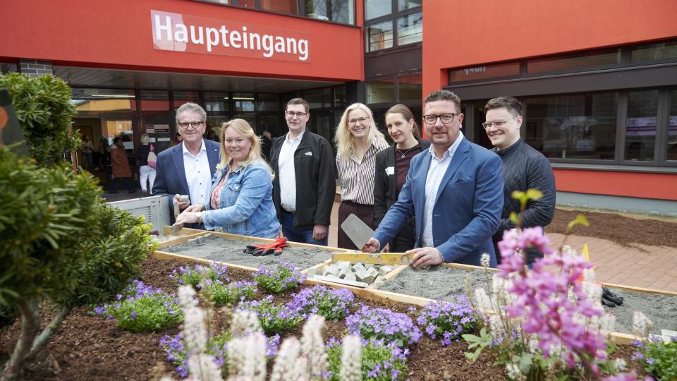 Über das Interesse der Unternehmen und angehenden Azubis freuten sich (v.li.): Bissendorfs Bürgermeister Guido Halfter, Melles Bürgermeisterin Jutta Dettmann, Florian Weßling, Wirtschaftsförderung Melle, Anja Stolte, stellvertretende Schulleiterin BBS Melle, Kerstin Hüls, Servicestelle Schule-Wirtschaft MaßArbeit, MaßArbeit-Vorstand Lars Hellmers, und Fabian Niemüller, Fachdienst Schulen der Gemeinde Bissendorf .