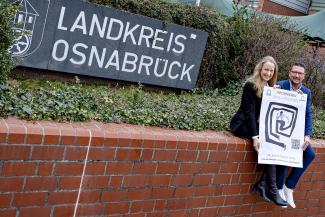 Landrätin Anna Kebschull und MaßArbeit-Vorstand Lars Hellmers freuen sich auf die Veranstaltung „Informieren – Dual studieren“ am 26. Januar.