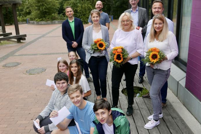 Preisträger, Jury, Schul-, Unternehmens- und Kommunalvertrer*innen werden gezeigt!