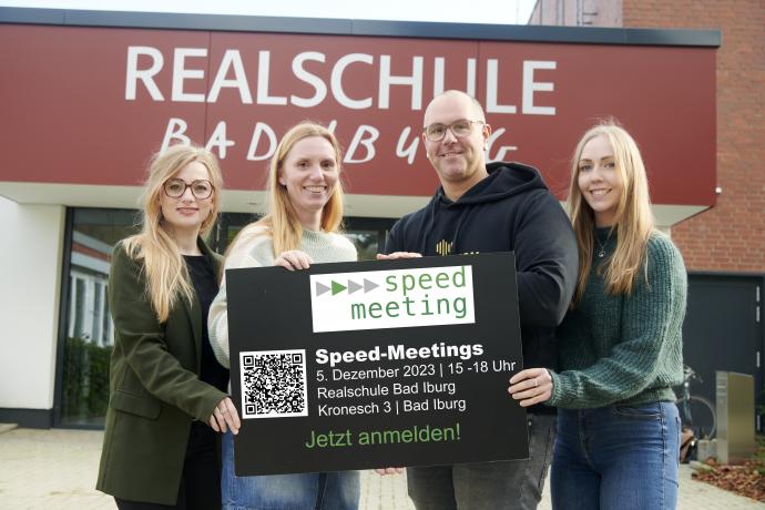 Freuen sich auf erfolgreiche Speed-Meetings in Bad Iburg (v.li): Annika Schütte (MaßArbeit), Verena Fehrlage und Sebastian Gottlöber (Realschule Bad Iburg) und Carolin Pieper (MaßArbeit).  